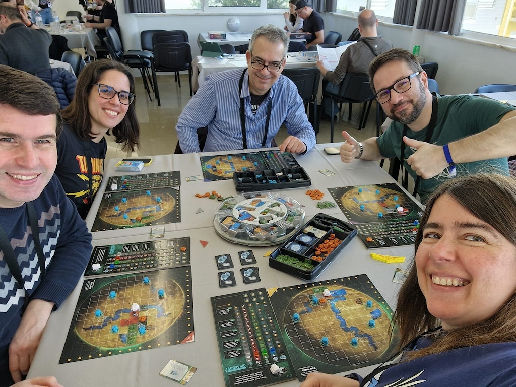 Carolina and her friends playing board games